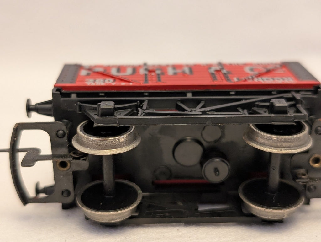 Hornby OO Gauge Pugh & Co 7 Plank Wagon Goods Wagon 380 Pugh & Co Red