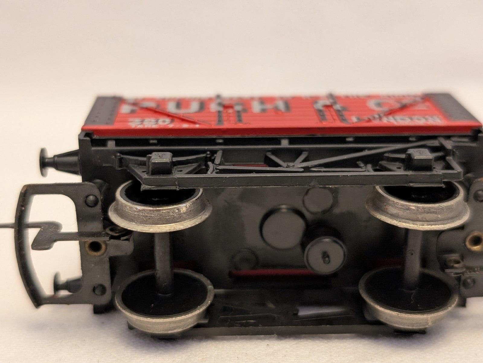 Hornby OO Gauge Pugh & Co 7 Plank Wagon Goods Wagon 380 Pugh & Co Red