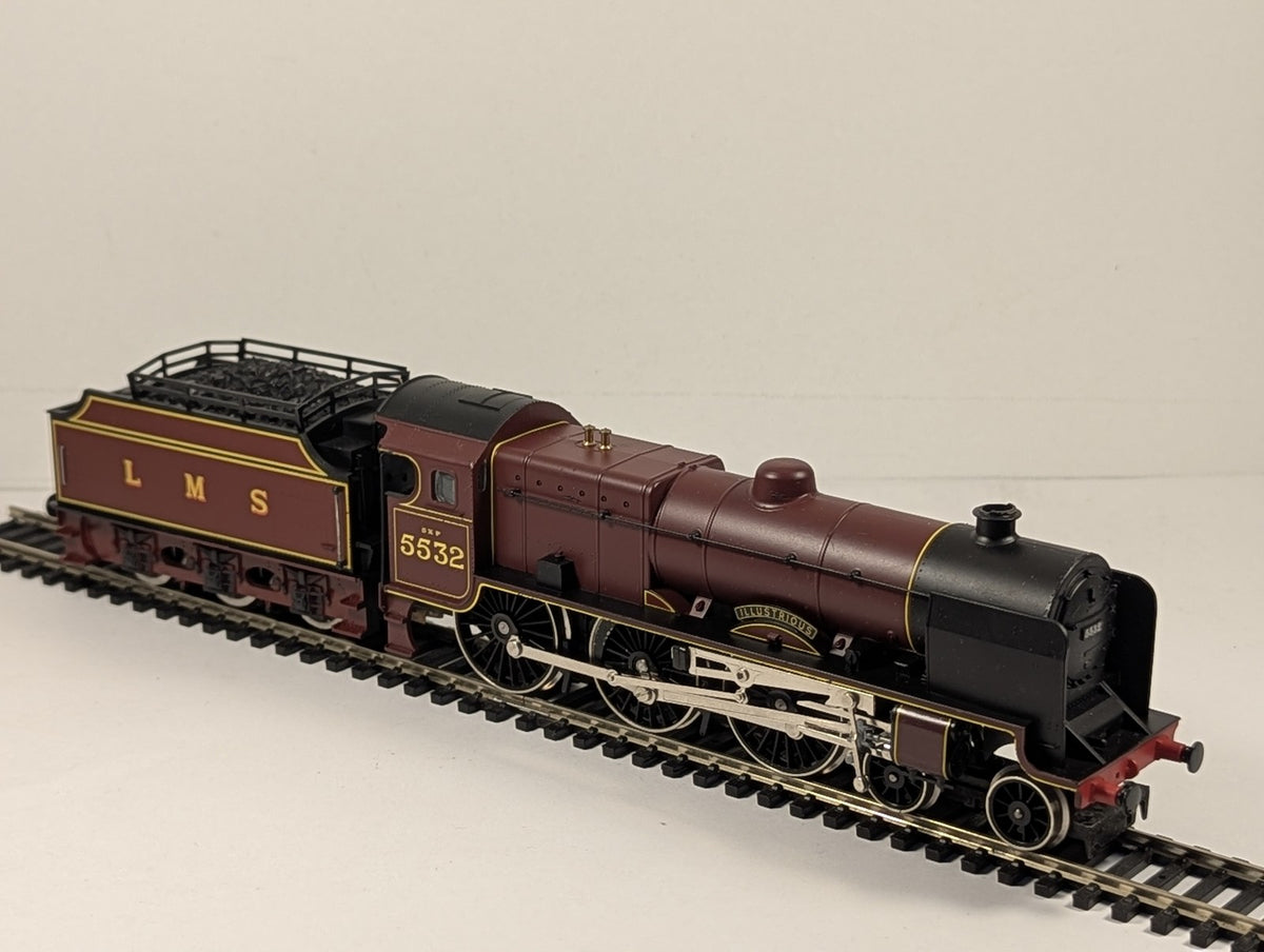 Hornby OO Gauge Patriot Class 5XP 'Illustrious' Locomotive 5532 LMS Crimson Lake