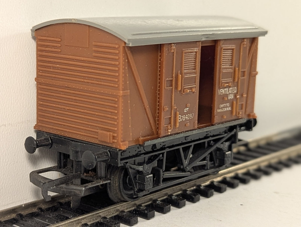 Hornby OO Gauge BR 12t Ventilated Van 'Marazion' Goods Wagon B784287 BR Bauxite