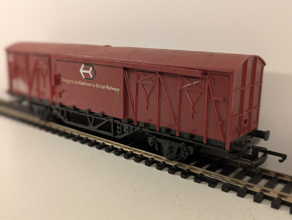 Tri-ang Hornby R738 OO Gauge Red BR Anglo-Continental Ferry Van