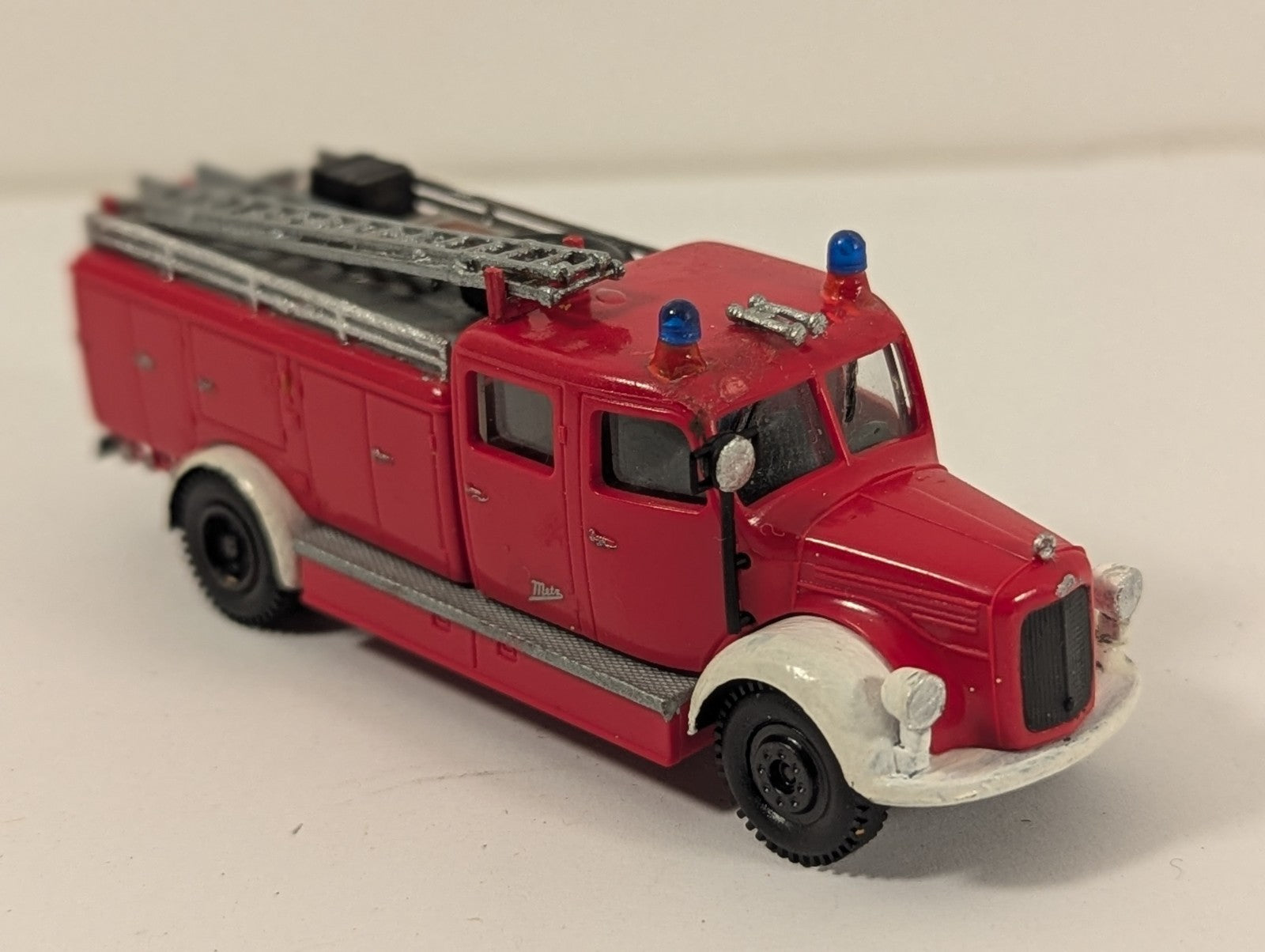 Brekina HO Scale Mercedes-Benz L3500 Metz LF 15 Fire Engine