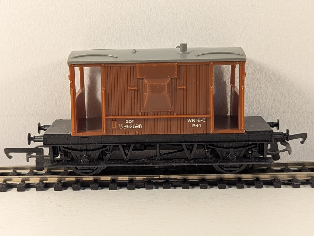Tri-ang R016 BR 20 Ton Standard Brake Van Brown