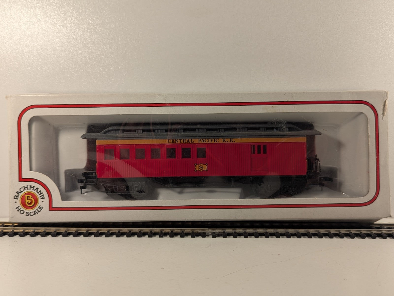 Bachmann HO Gauge Central Pacific 47ft Old Time Combine - Boxed