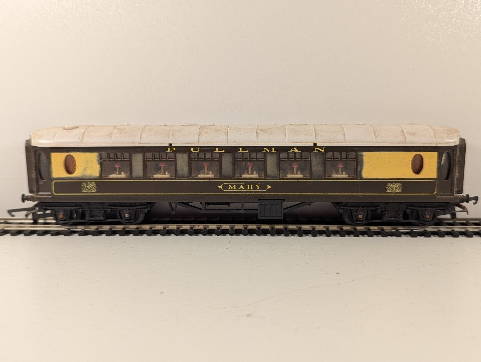 Tri-ang Hornby OO Gauge Pullman Parlour Car “Mary”