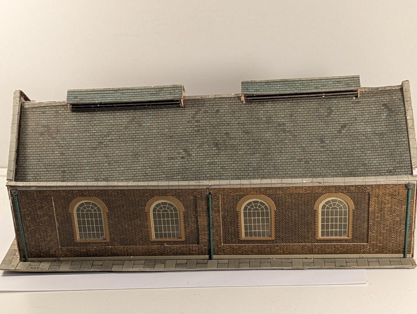 Superquick Two Track Engine Shed Built Card Kit