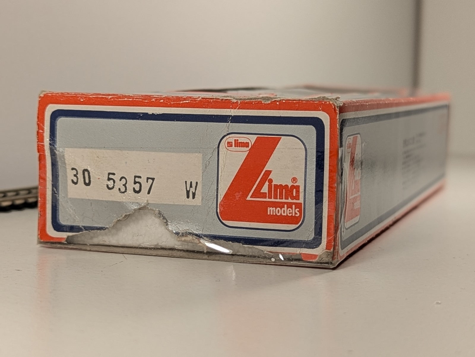Lima 2911 OO/HO Gauge Traffic Services Ltd / Pfizer Chemicals Bogie Tank Wagon