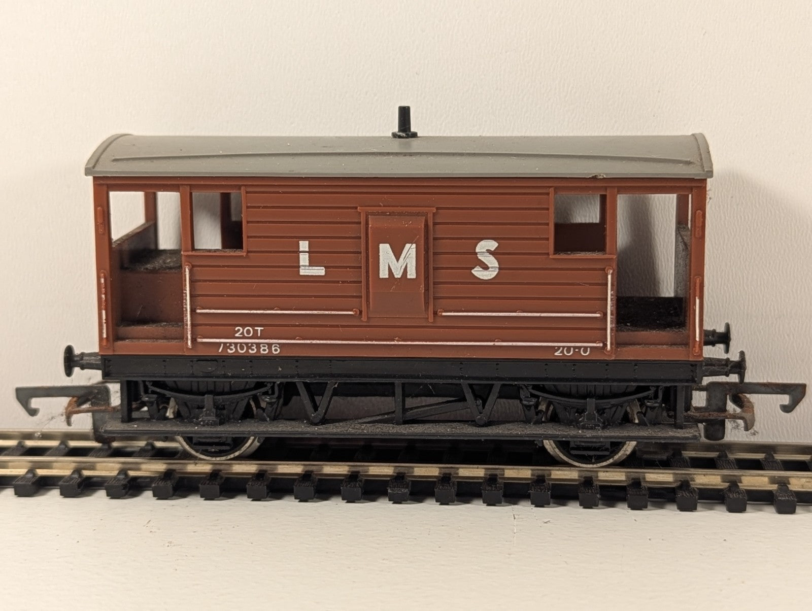 Hornby R.098 OO Gauge LMS Brake Van