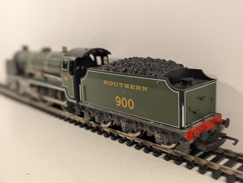 Hornby R817 Schools Class 4-4-0 "Eton" Steam Locomotive OO Gauge - Boxed