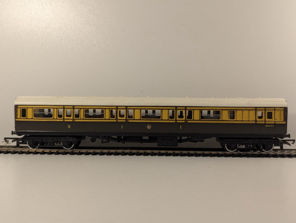 Hornby Railways R27 OO Gauge GWR First & Third Brake Coach - Boxed