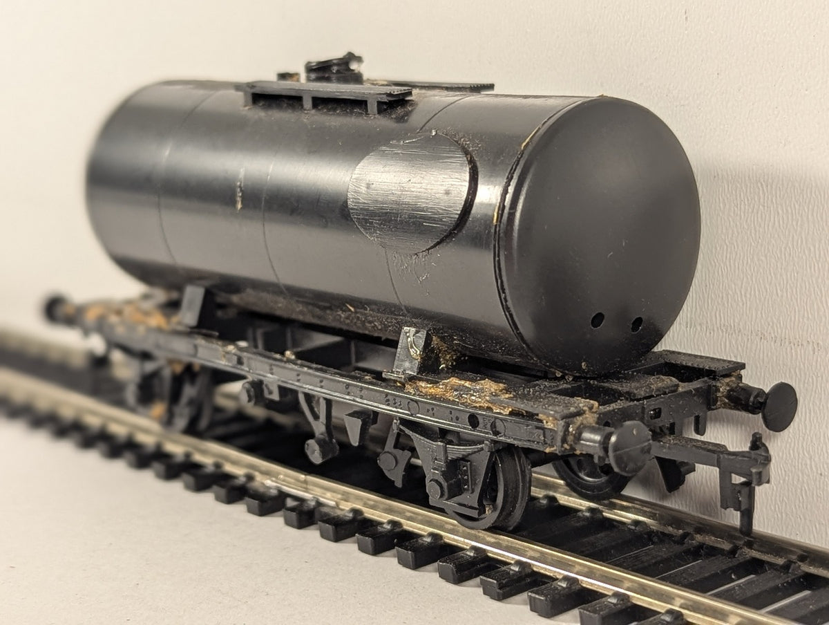 Hornby OO Gauge 4-Wheel Tank Wagon Goods Wagon Black