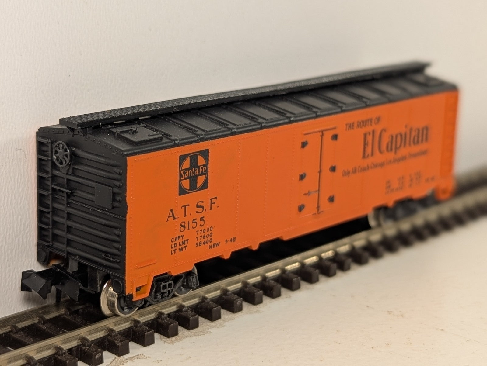 Atlas 2392 N Gauge Orange Reefer Car - Boxed