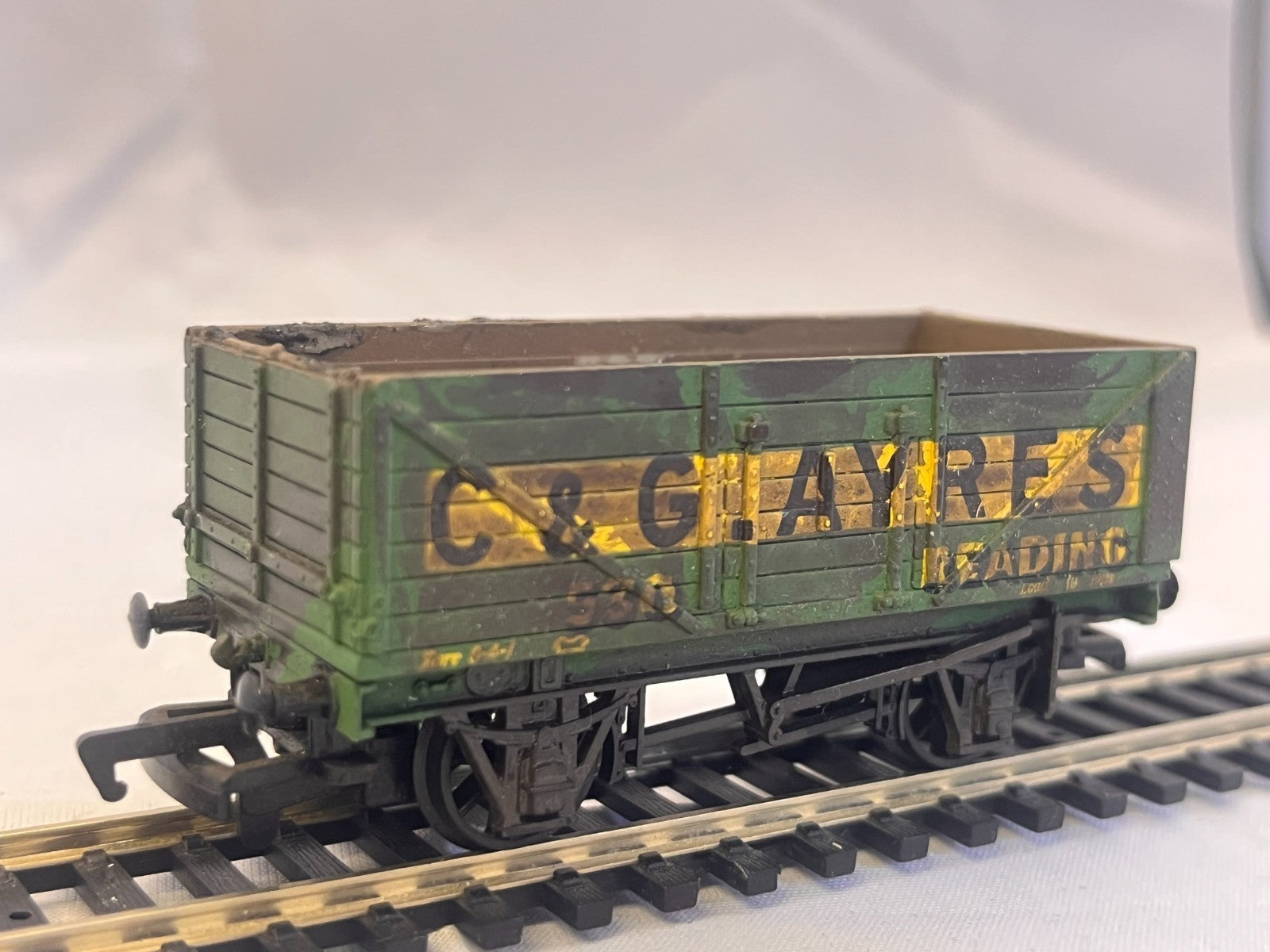 Replica Railways 13204 OO Gauge C & G Ayres Reading Wagon Weathered