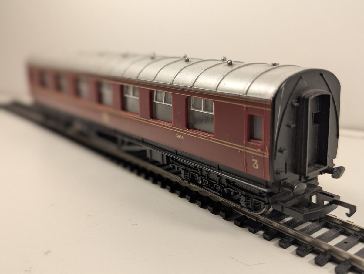 Hornby R433 OO LMS Stanier Composite Coach 3934