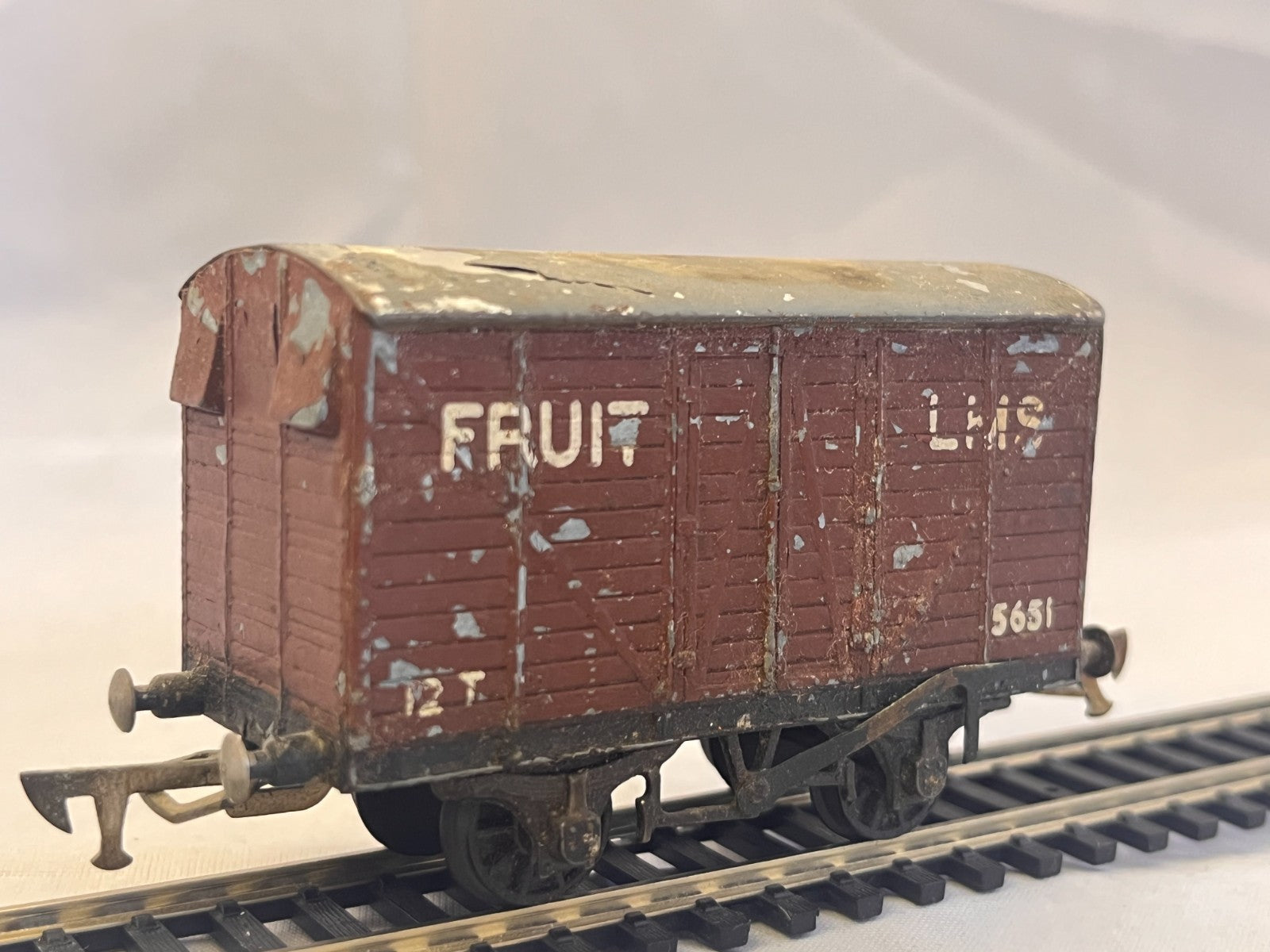 Graham Farish LMS 12 Ton Fruit Van