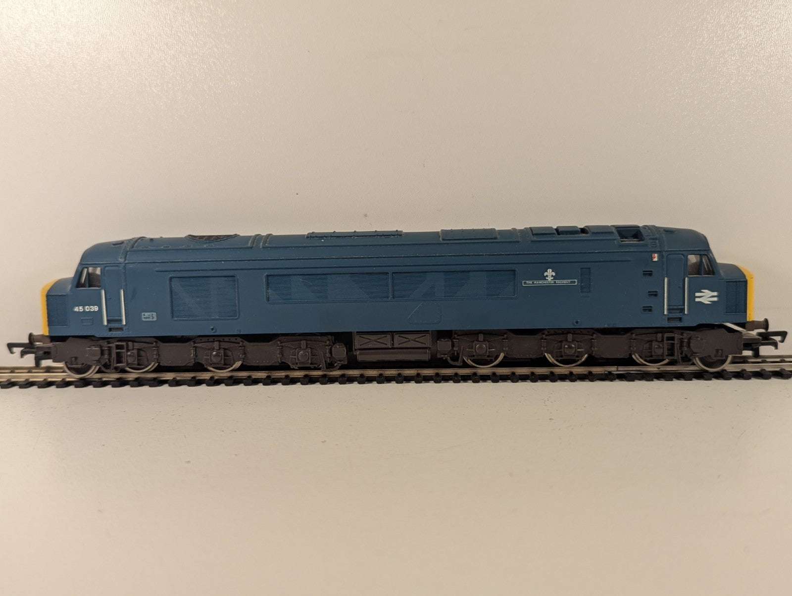 Mainline Railways 37-051 BR Class 45 "Peak" Diesel Locomotive OO Gauge - Boxed