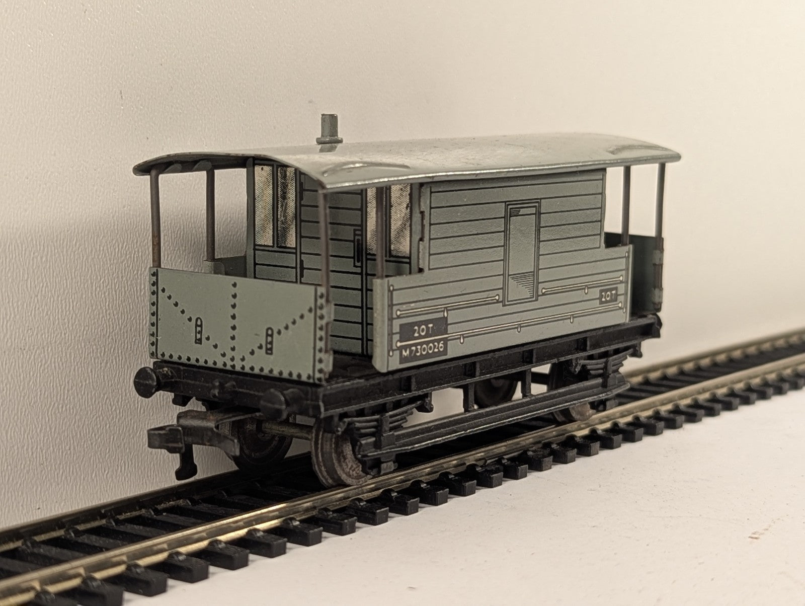 Hornby Dublo 32045 OO Gauge BR Brake Van