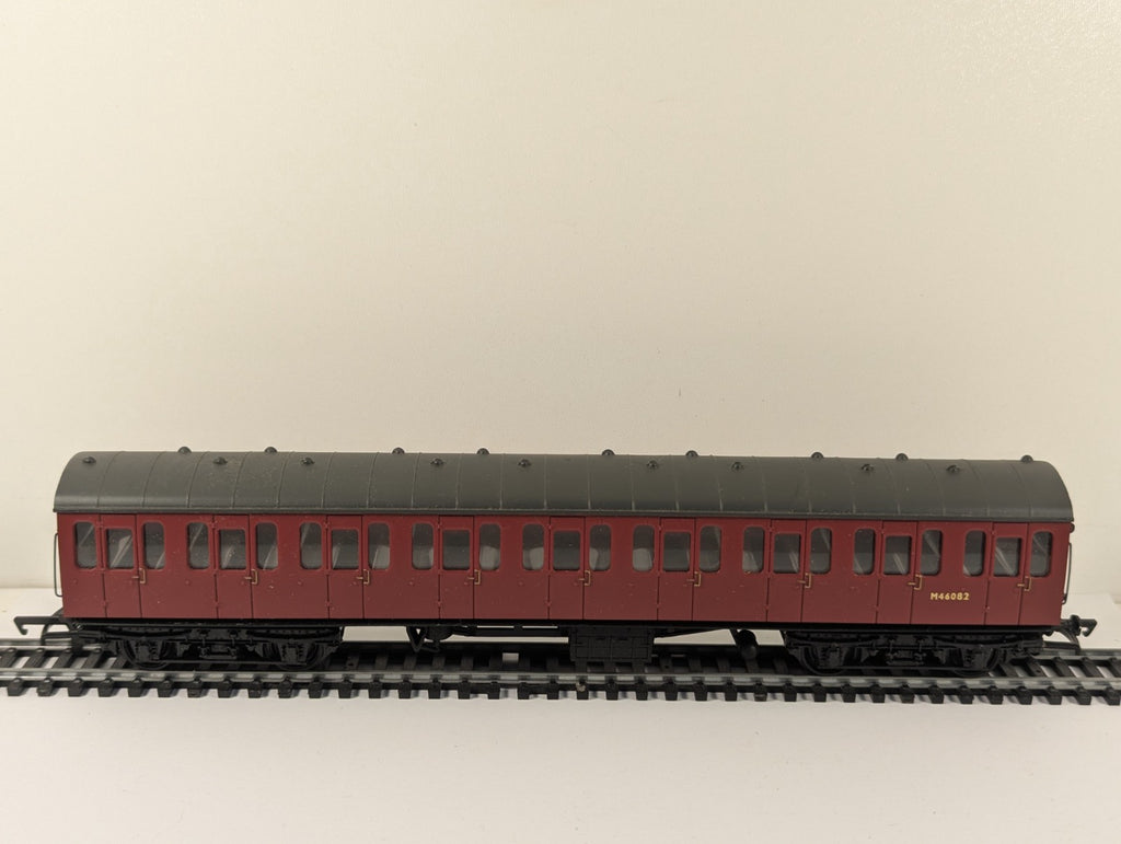 Bachmann Branchline OO Gauge BR Mk1 57ft Suburban Composite Coach