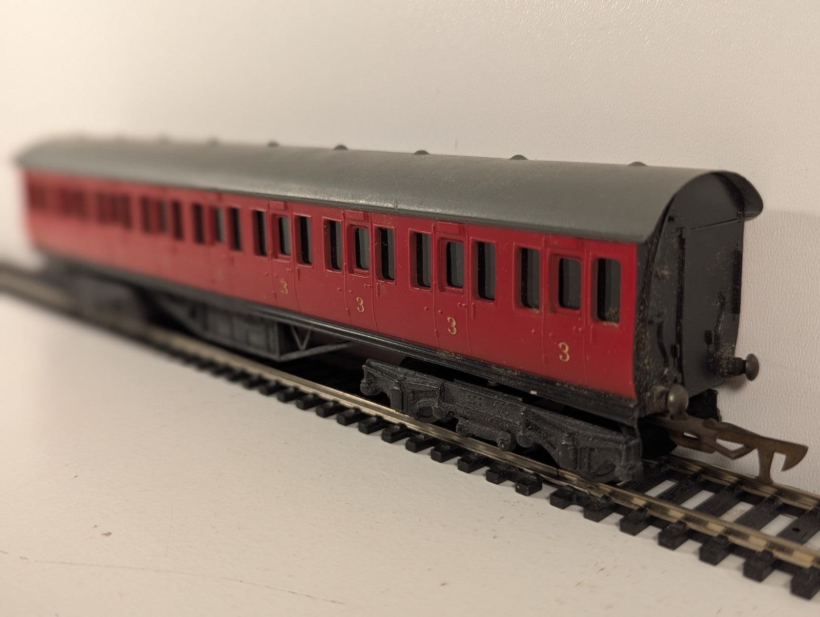 Graham Farish OO Gauge LMS 57ft Non-Corridor Composite Coach