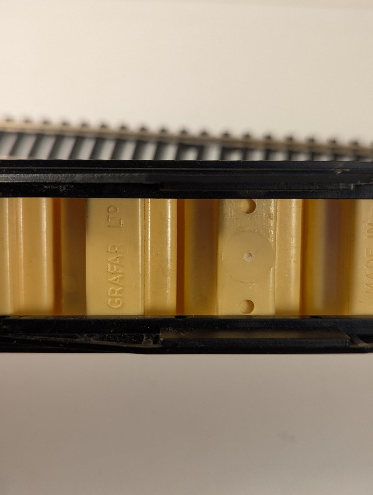 Graham Farish GWR Suburban Brake Coach OO Gauge Needs Clean