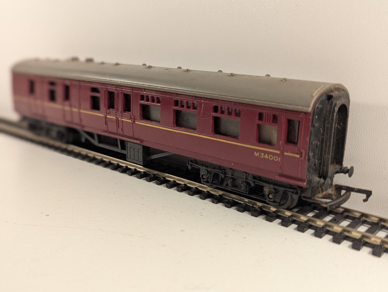 Tri-ang R423 OO Gauge BR Maroon Brake 2nd Coach