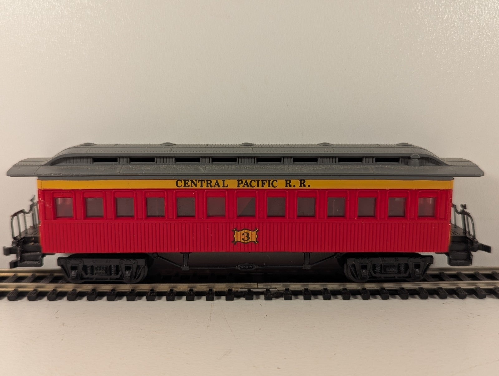 Bachmann 43-1029-24 HO Gauge Central Pacific 47ft Old Time Coach - Boxed