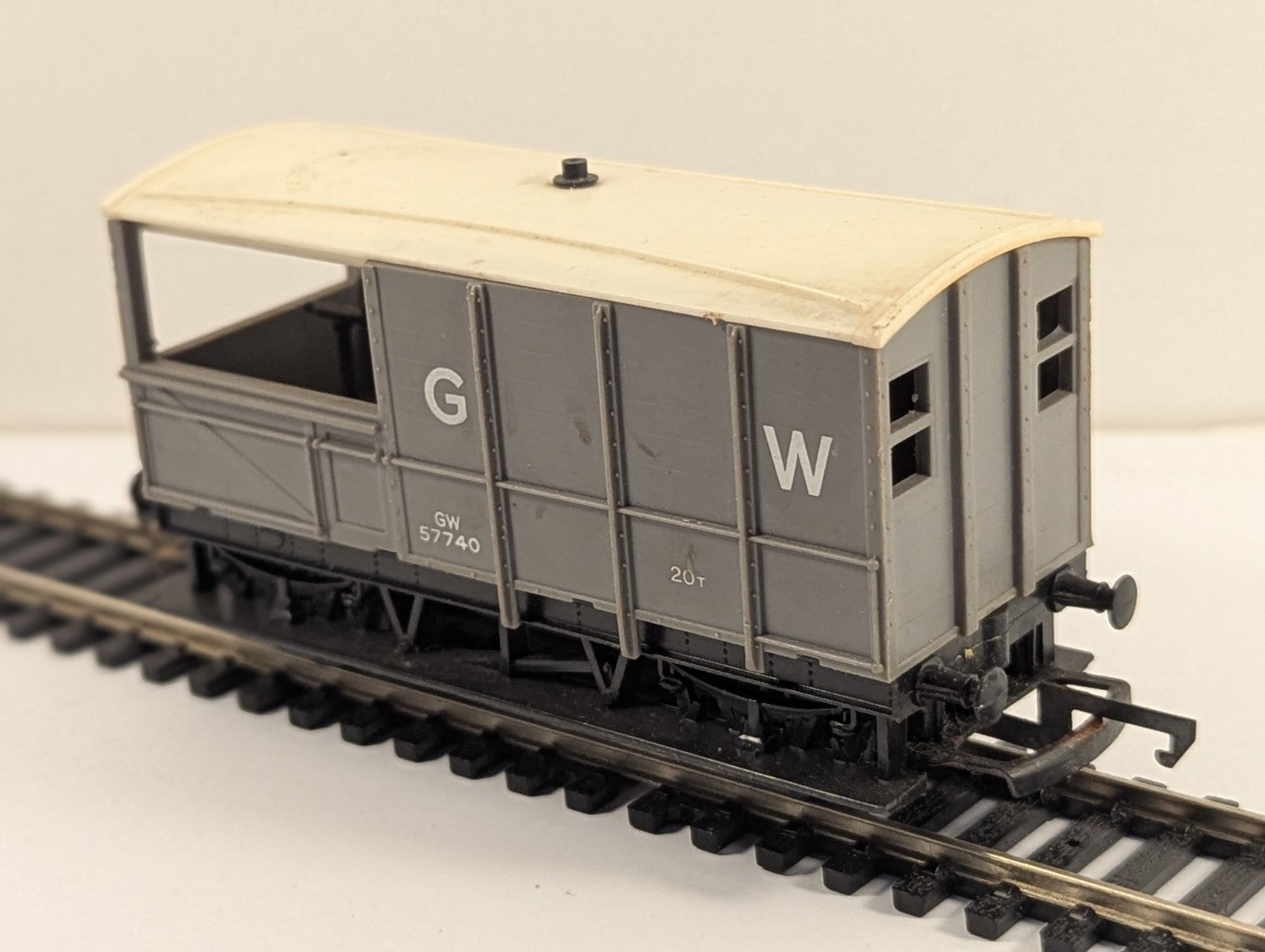 Tri-ang R16 OO Gauge GWR 20t Toad Brake Van 57740