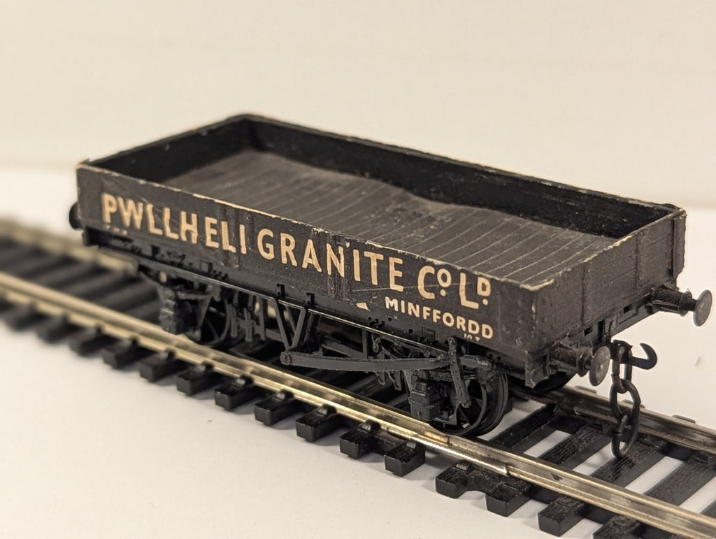 Peco OO Gauge Pwllheli Granite Co. 3 Plank Wagon