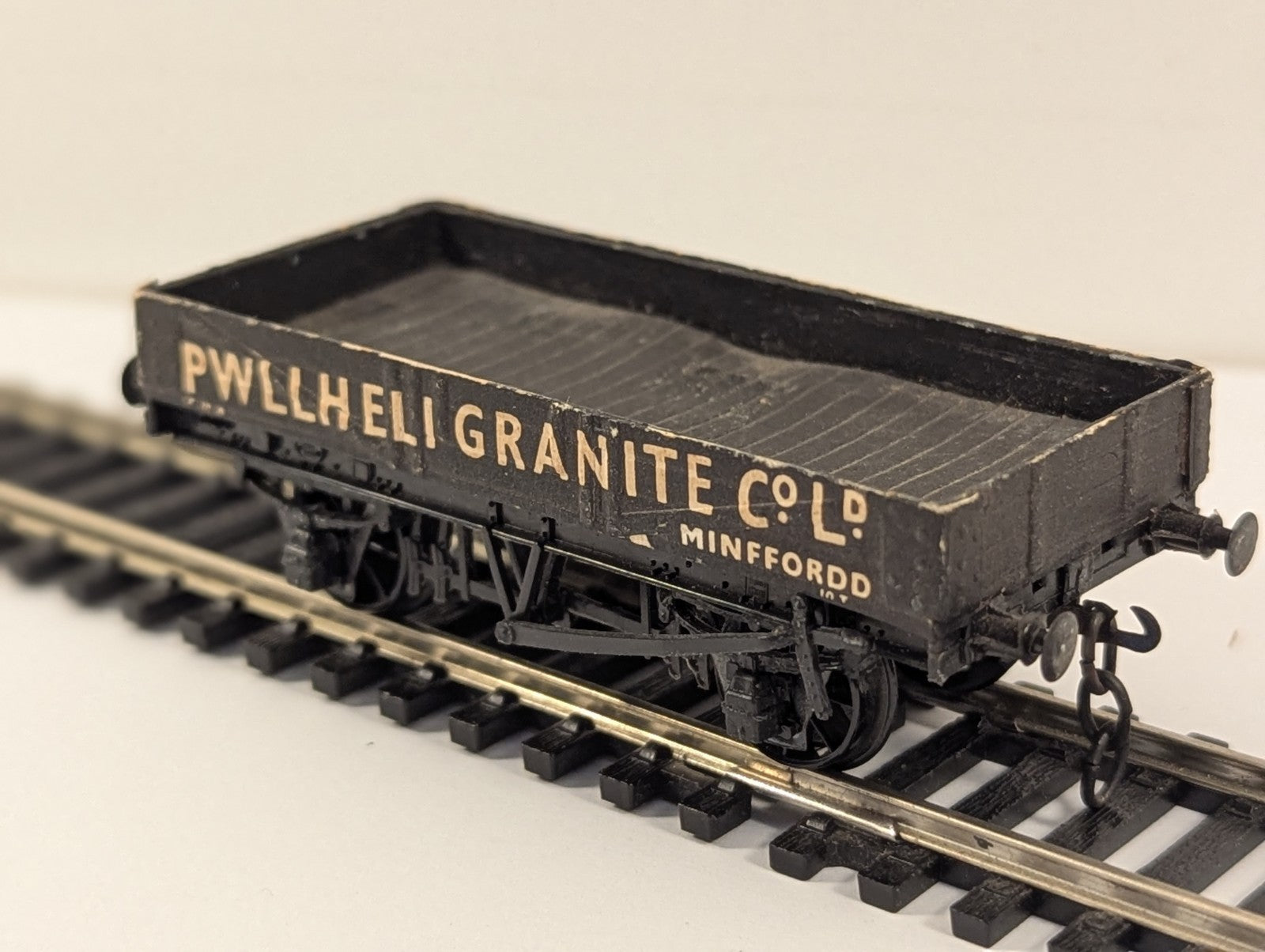 Peco OO Gauge Pwllheli Granite Co. 3 Plank Wagon