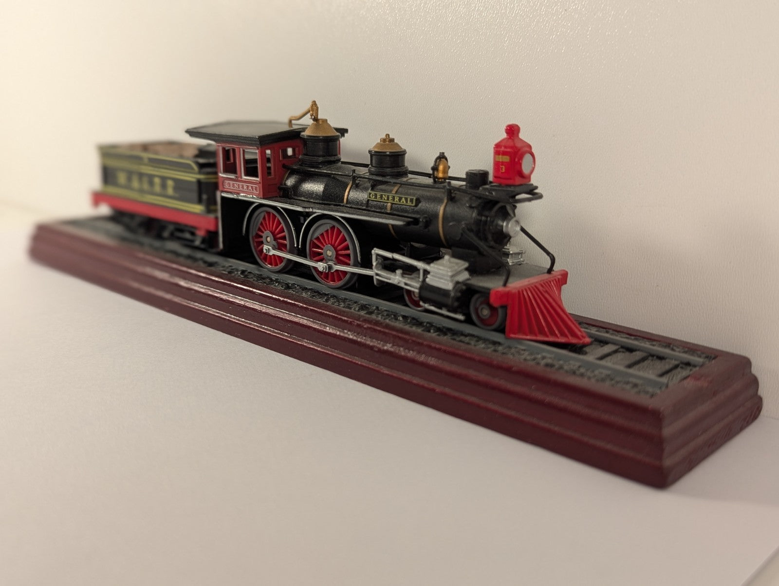 Atlas Editions The General 4-4-0 Steam Locomotive – Missing Funnel