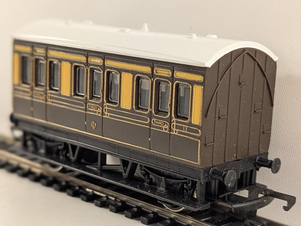 Hornby R213 OO Gauge GWR 4 Wheel Coach - Boxed