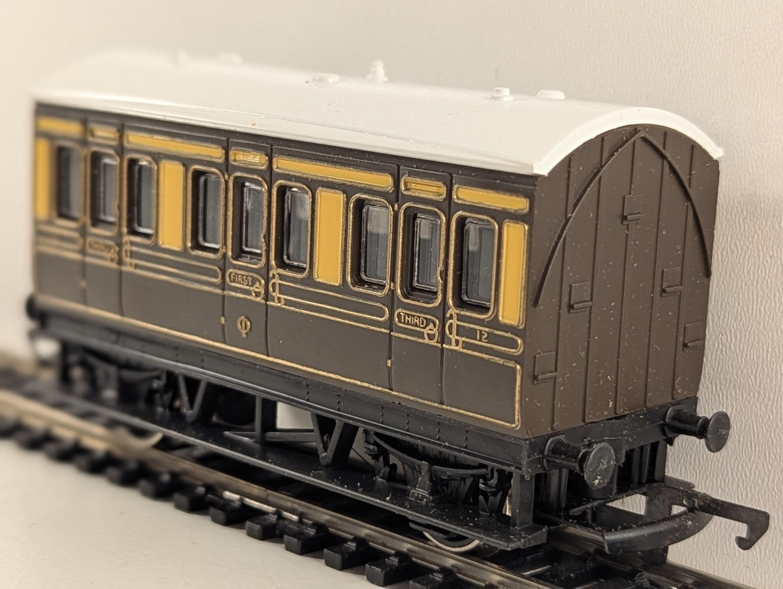 Hornby R213 OO Gauge GWR 4 Wheel Coach - Boxed