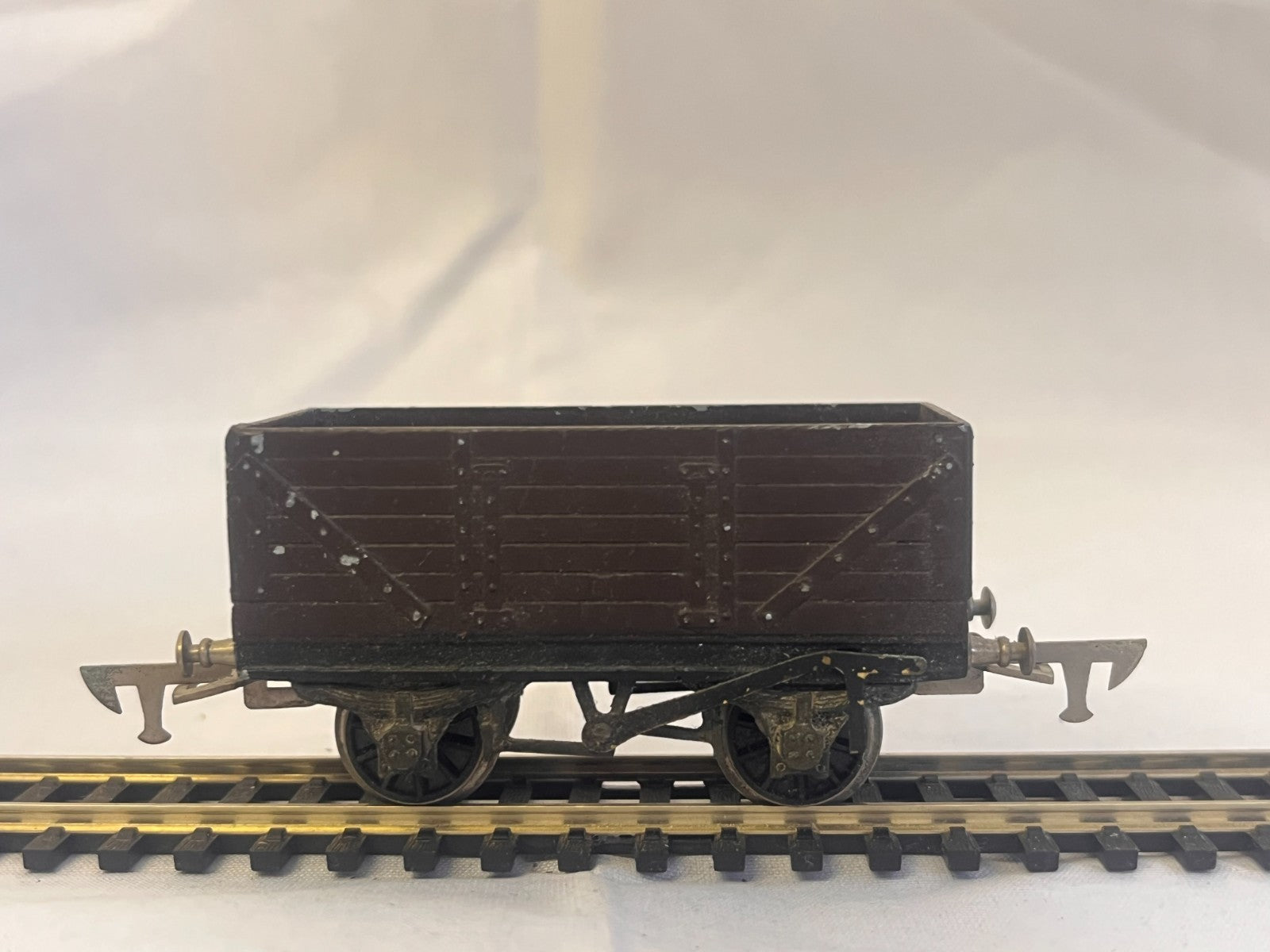 Graham Farish OO Gauge 7 Plank Open Wagon Black
