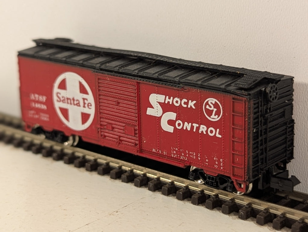 Con-Cor 0001-01801A N Gauge Santa Fe Steel Boxcar - Boxed