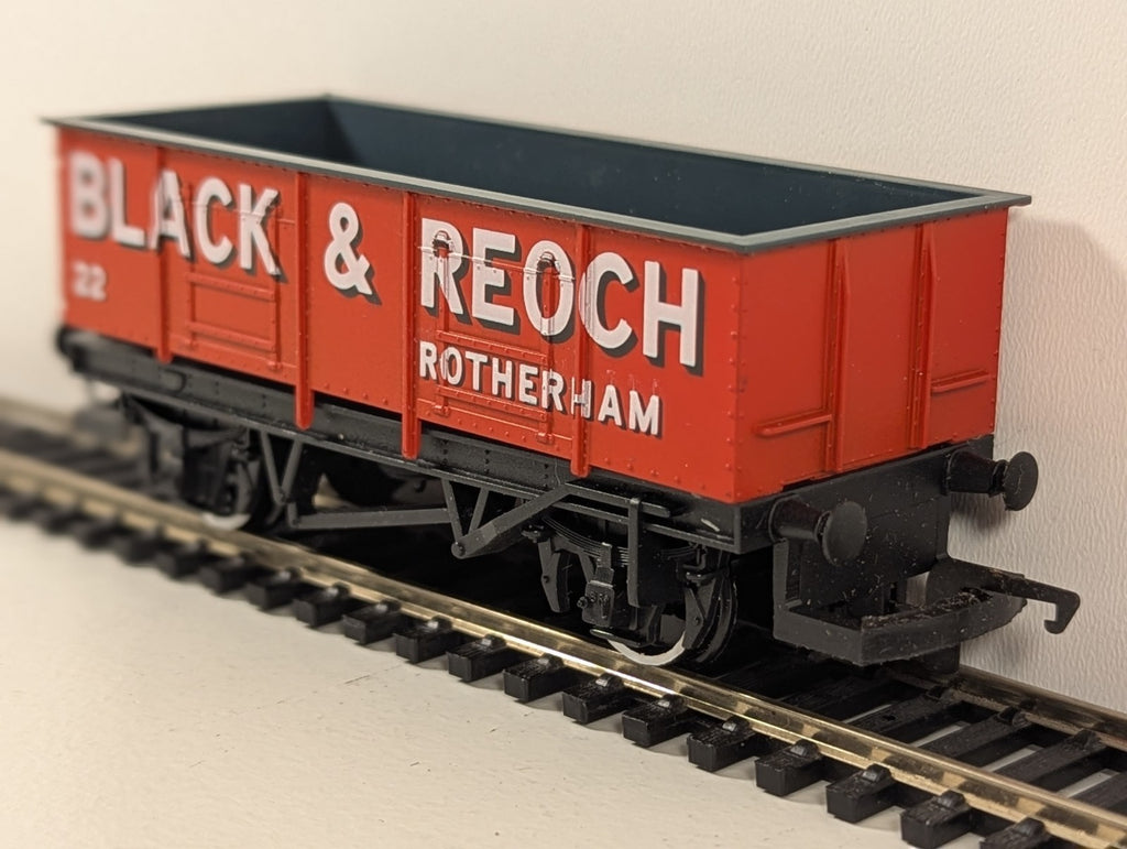 Hornby R.021 OO Gauge “Black & Reoch” Mineral Wagon