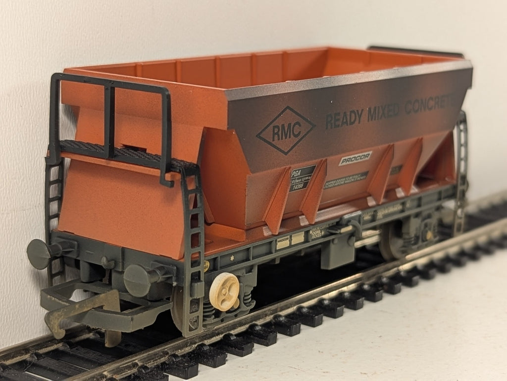 Hornby OO Gauge PGA Hopper Wagon Goods Wagon PR14366 RMC Orange R6013