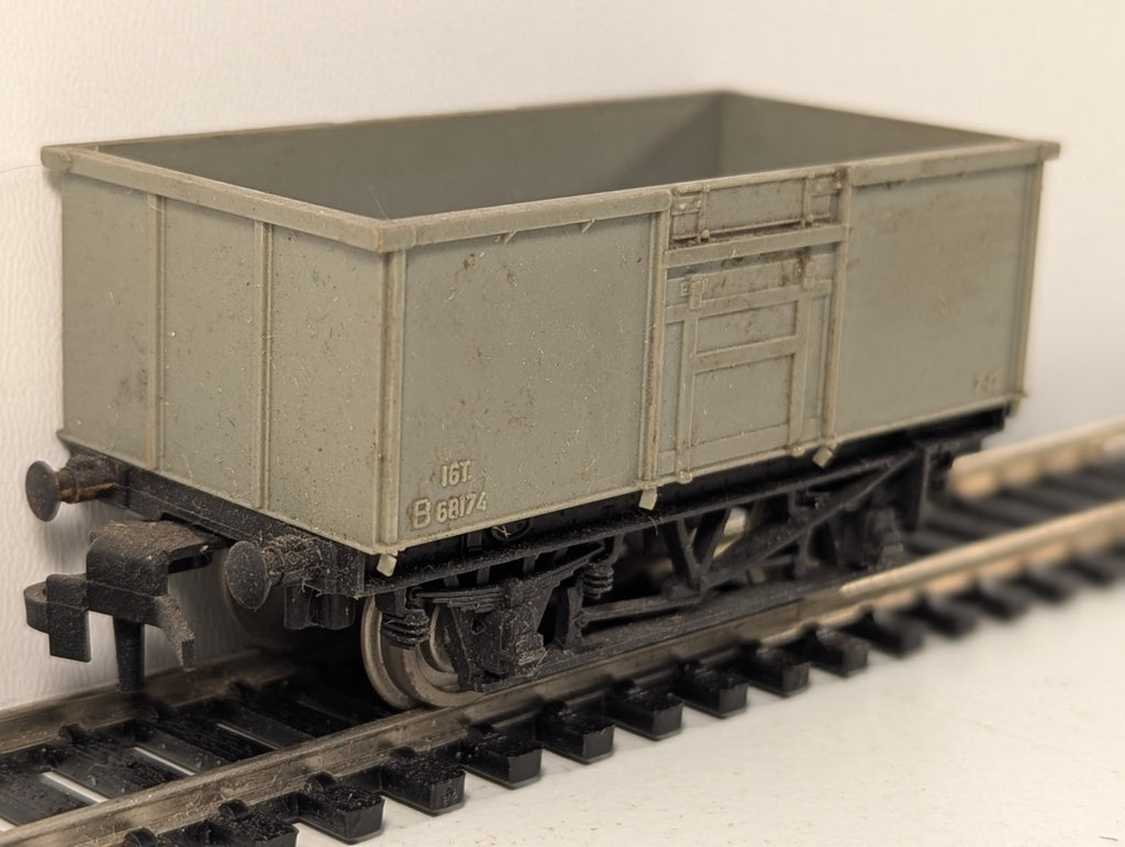 Trix 5001 BR 16 Ton Mineral Wagon Grey OO Gauge