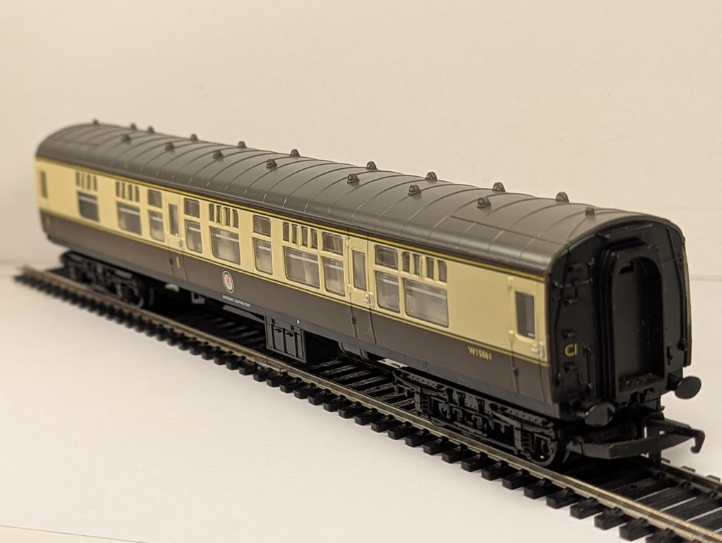Hornby OO Gauge Hawksworth Corridor Third Passenger Coach W15861