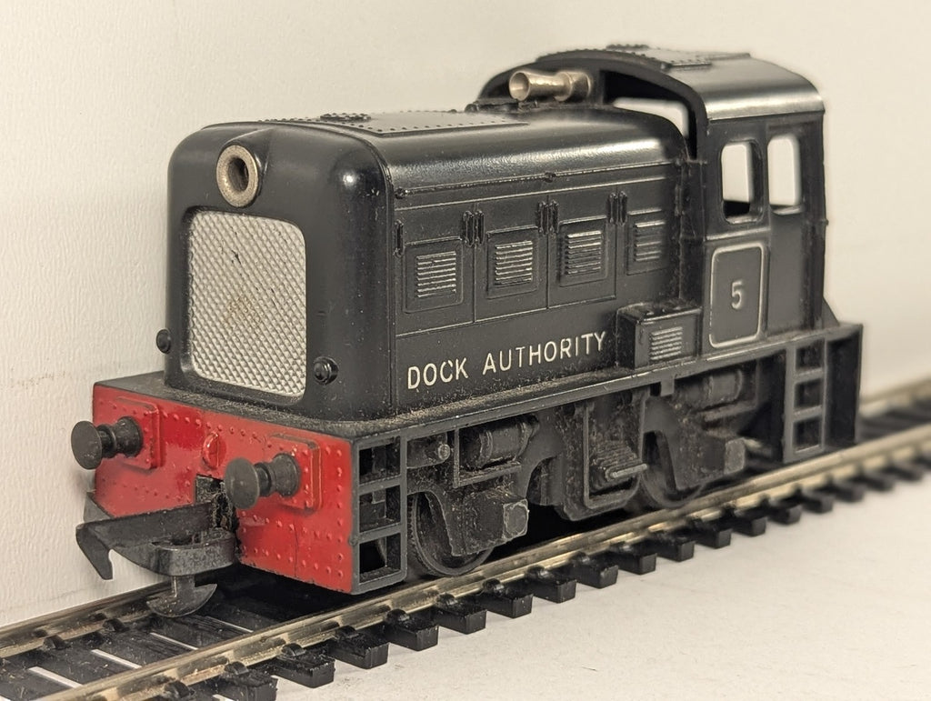 Tri-ang OO Gauge Dock Authority Shunter Locomotive 5 Dock Authority Black