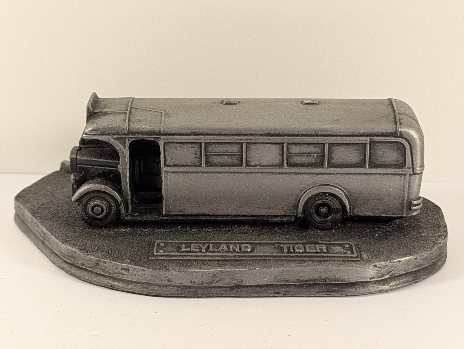 Resin Model Leyland Tiger Bus