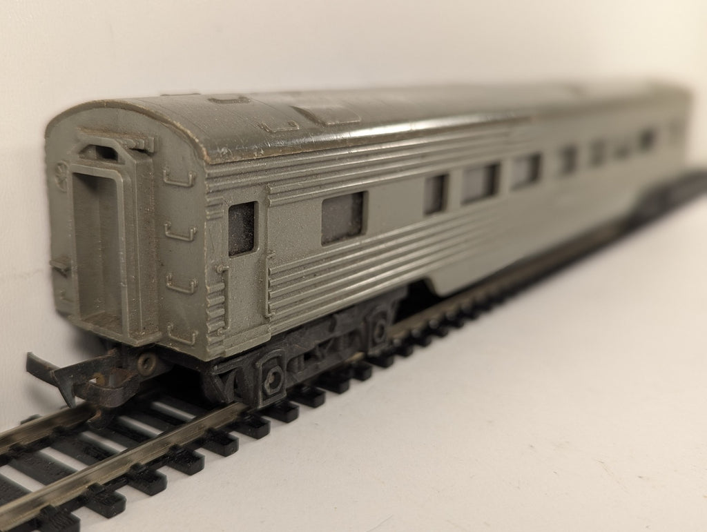 Tri-ang OO Gauge Transcontinental Passenger Coach Silver R.24