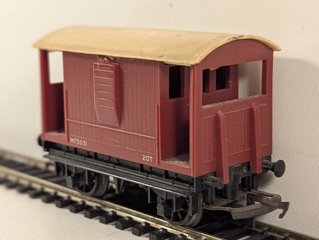 Tri-ang OO Gauge 20 Ton Brake Van M73031 BR Maroon