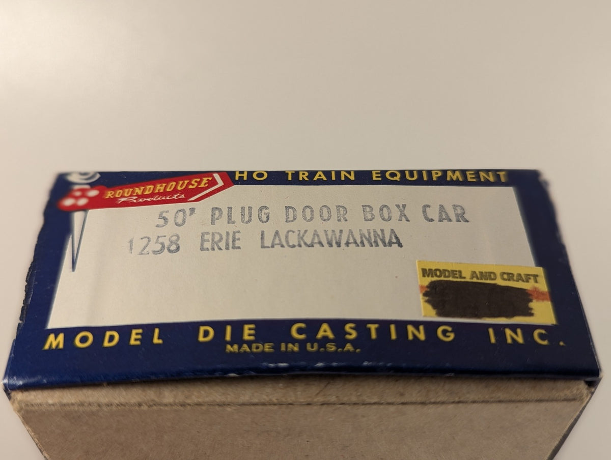 Roundhouse HO Gauge 50ft Plug Door Boxcar 68375 Erie Lackawanna 1258