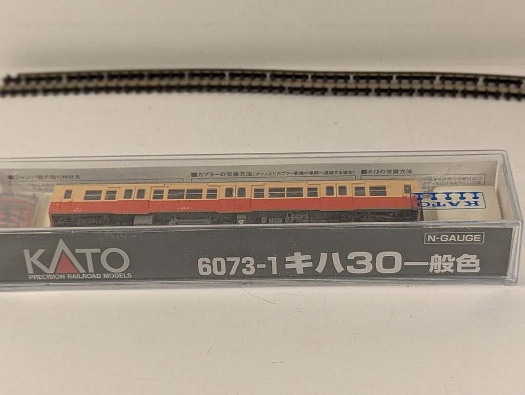Kato N Gauge KiHa 30 Diesel Railcar KiHa 30 10 JNR Cream and Red 6073-1