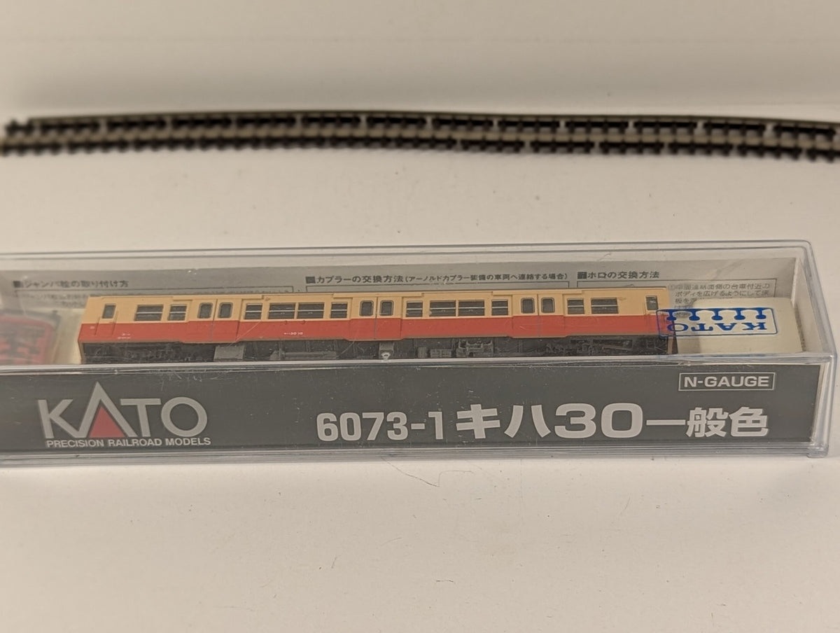 Kato N Gauge KiHa 30 Diesel Railcar KiHa 30 10 JNR Cream and Red 6073-1