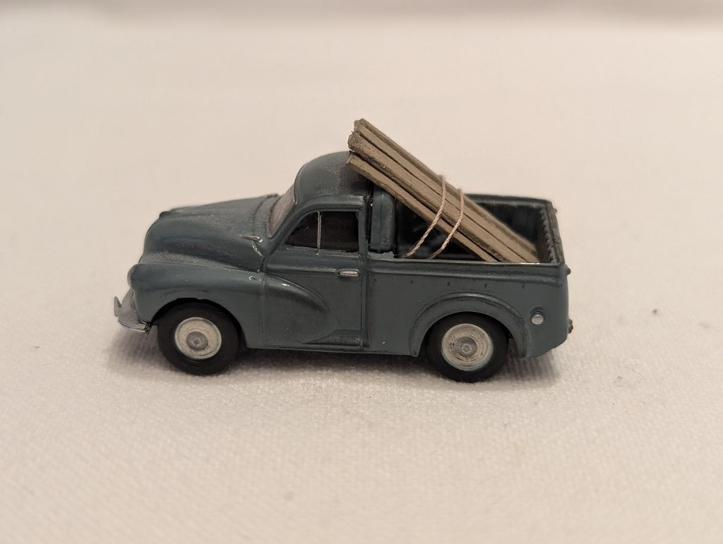 Classix OO Gauge Morris Minor Pick-Up Die-cast Vehicle TEE 27 Grey