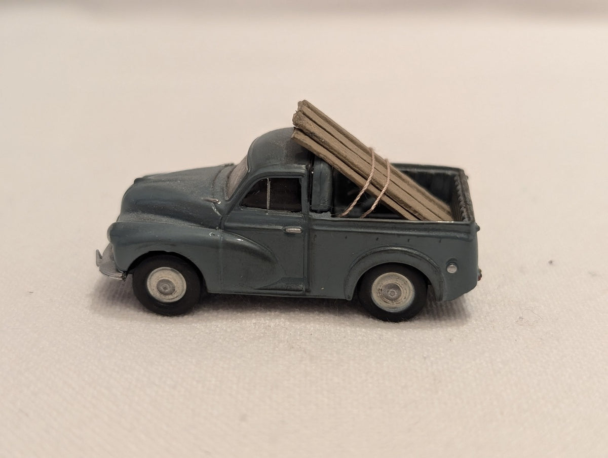 Classix OO Gauge Morris Minor Pick-Up Die-cast Vehicle TEE 27 Grey