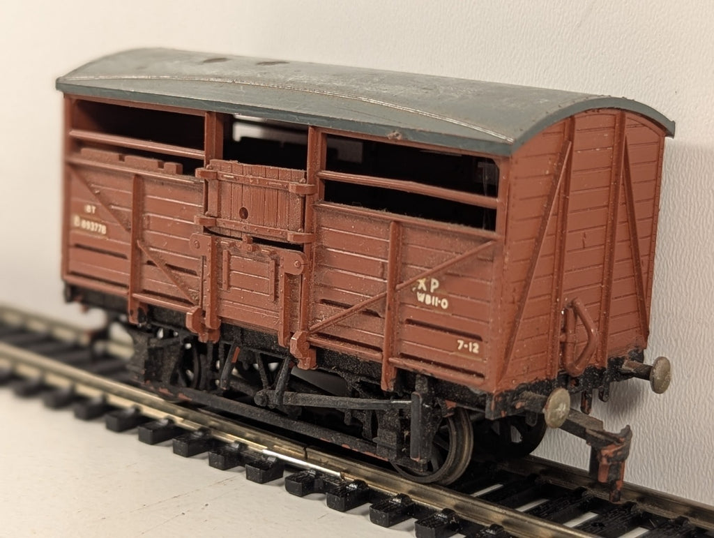 Airfix BR 8-Ton Cattle Wagon Brown