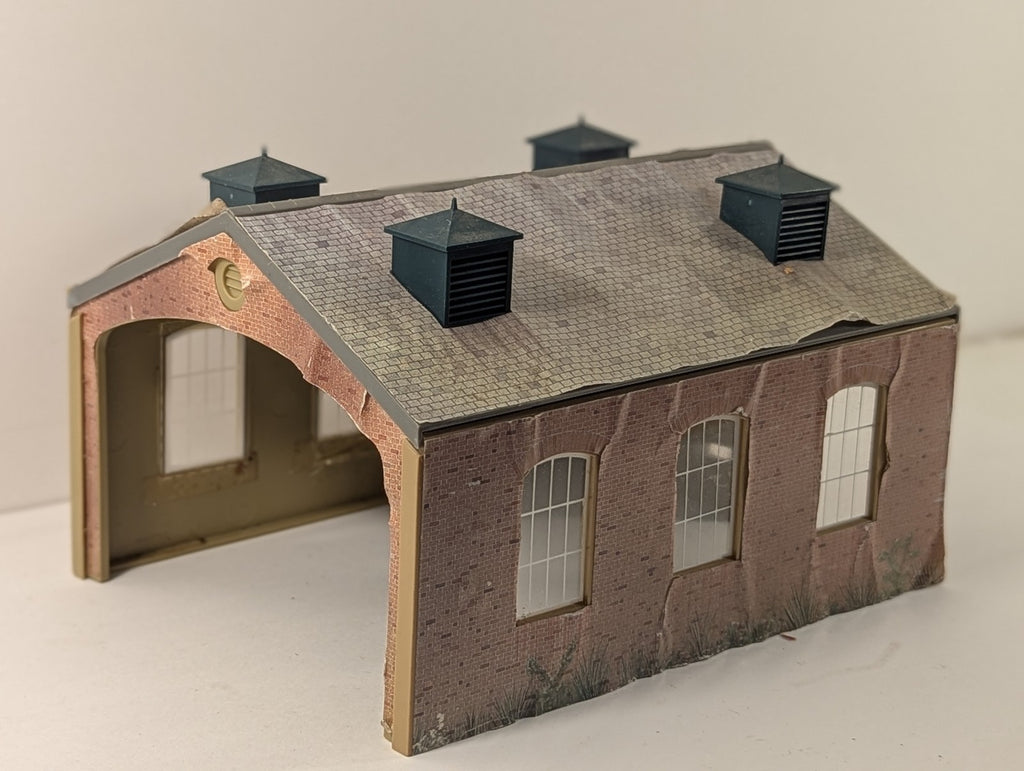 Hornby OO Gauge Single Track Engine Shed Buildings & Structures R180