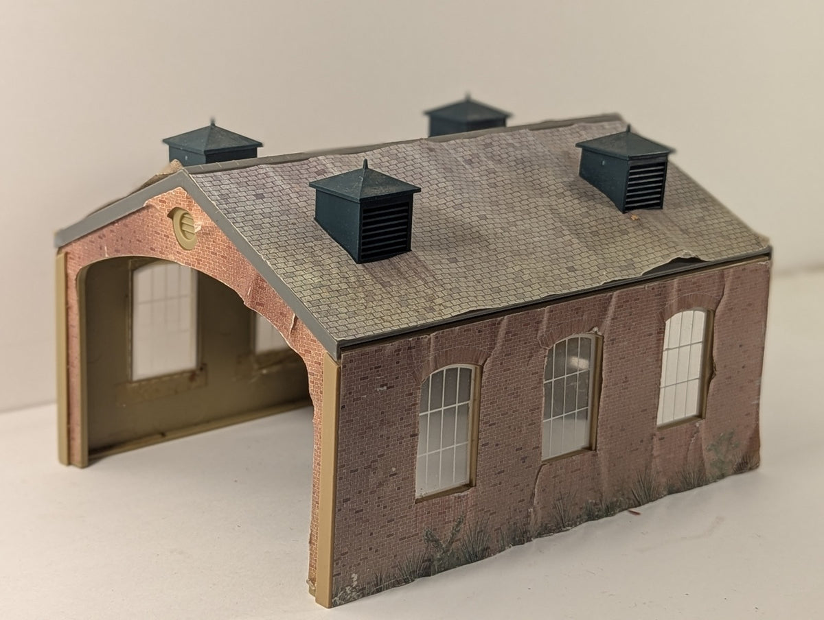 Hornby OO Gauge Single Track Engine Shed Buildings & Structures R180